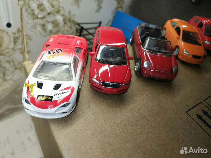 Модельки Skoda, Audi, Welly спортивная машинка