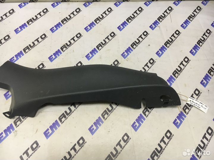 Накладка стойки задней правой Фольксваген Гольф 5