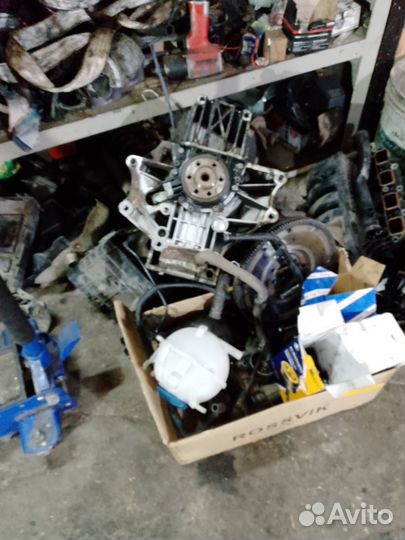 Продам двигатель на гольф 5 blf 1.6 на запчасти