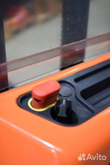 Штабелер Самоходный поводковый, электроштабелер