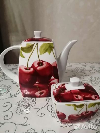 Чайник заварочный и сахарница