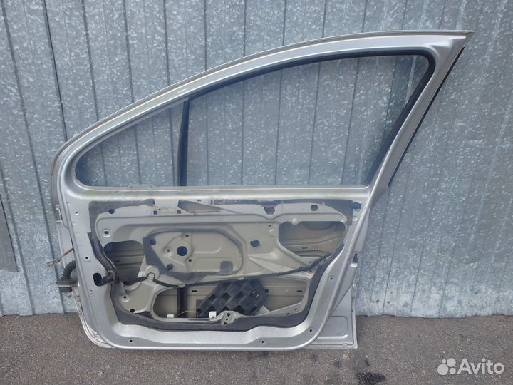 Дверь передняя правая Пежо 307 Peugeot 307