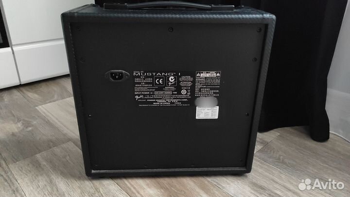 Гитарный комбоусилитель Fender Mustang I
