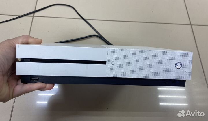 Игровая приставка Microsoft Xbox One S Model 1681