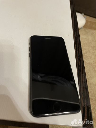 iPhone 8, 64 ГБ