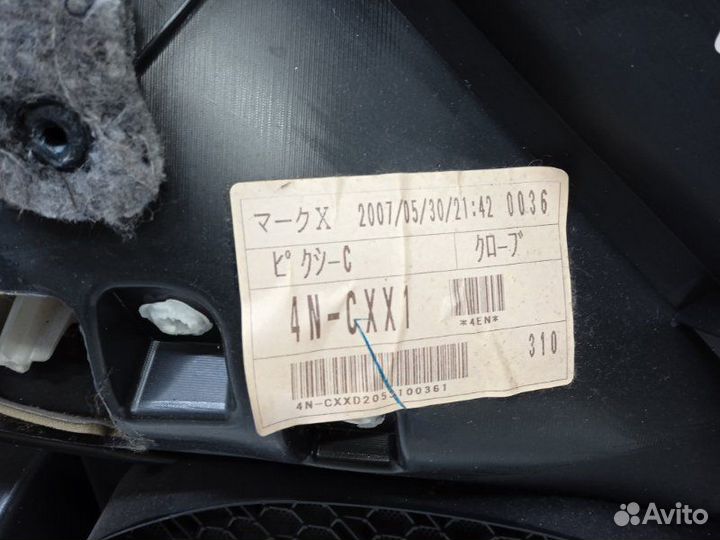 Обшивка двери передняя правая Toyota Mark X X120