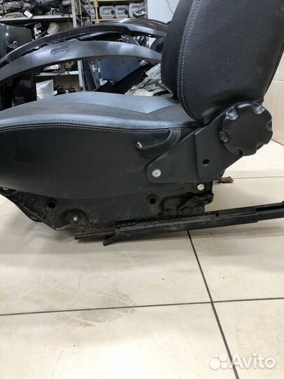 Сиденье переднее правое Chevrolet Niva