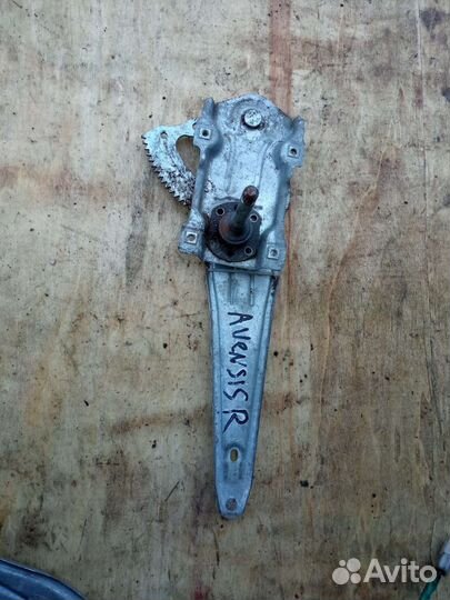 Toyota Avensis правый стеклоподъёмник