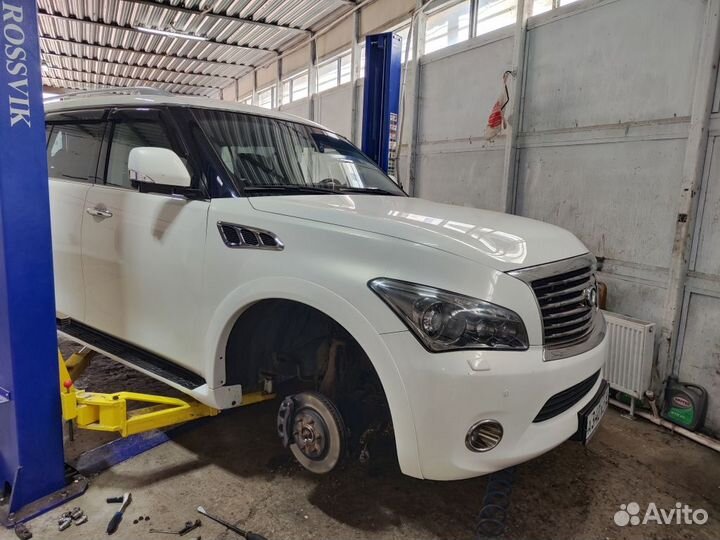 Пневмостойка Infiniti QX80 задняя