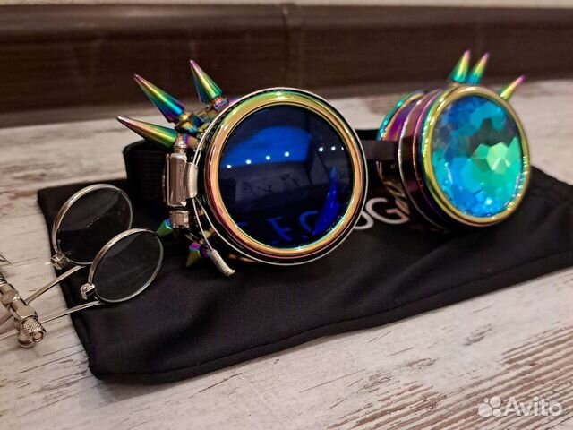 Очки одна линза радужная вторая синия с мешочком