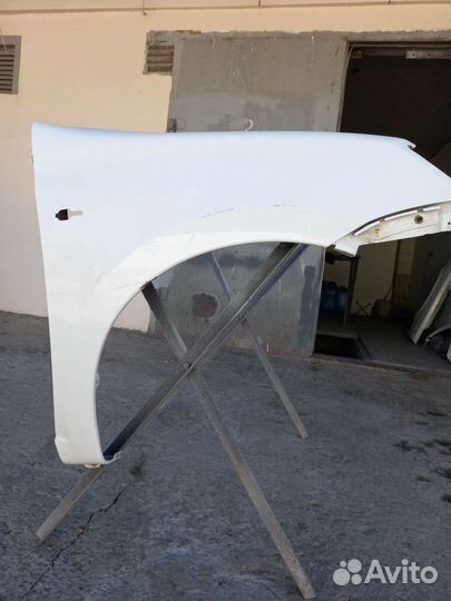 Крыло переднее левое priora бу
