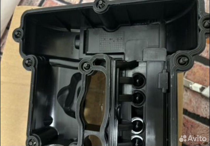 Клапанная крышка ГБЦ Mercedes Benz 651 A6510101230