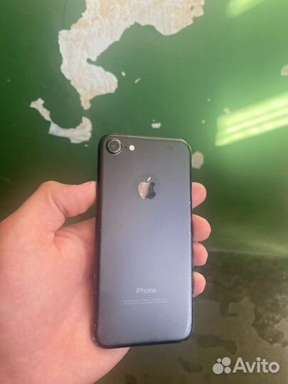 Телефон iPhone 7