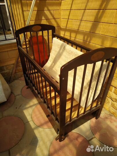 Детская кроватка