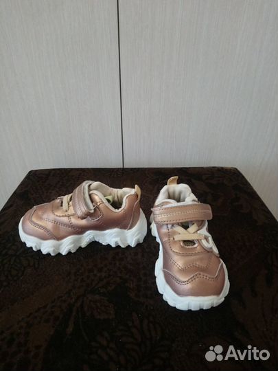 Кроссовки для девочки