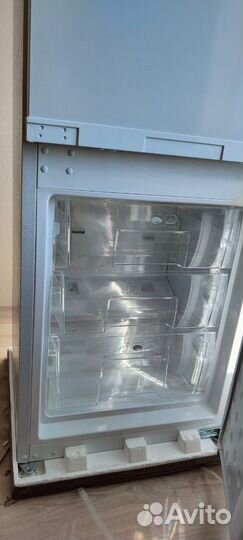 Встраиваемый холодильник scandilux ctfbi205E