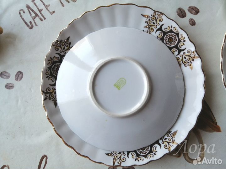 Кофейные чашки с блюдцами