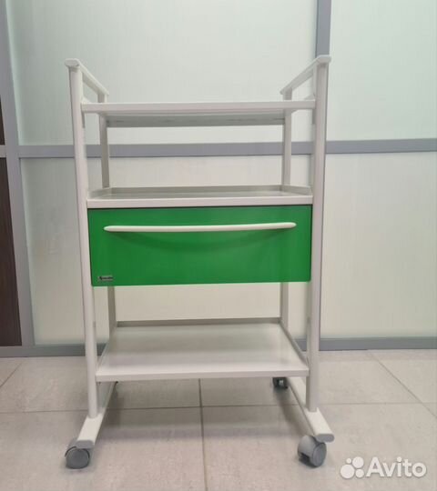 Медицинская тележка косметолога