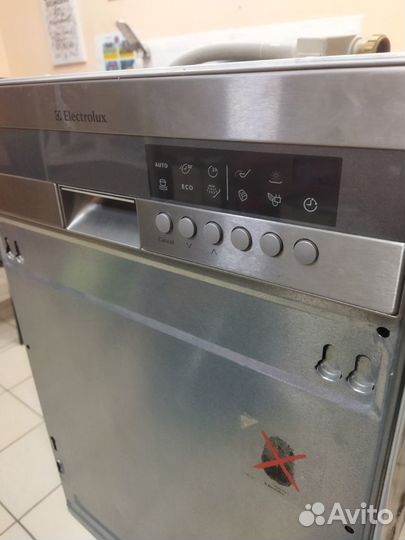 Встраиваемая посудомоечная машина Electrolux ESI 4