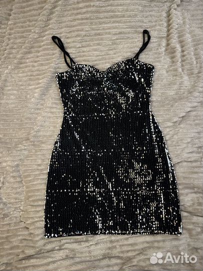 Вечернее платье в пайетках