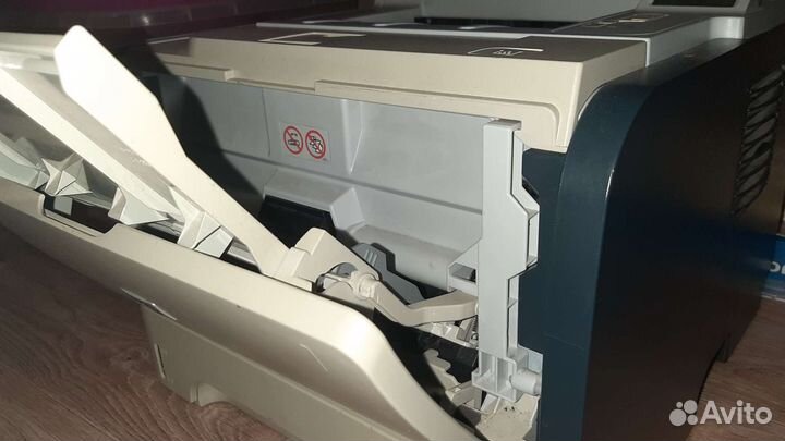 HP LaserJet P2055dnПринтер