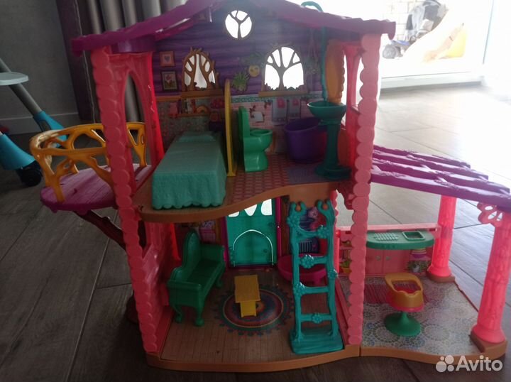 Кукольный домик с мебелью