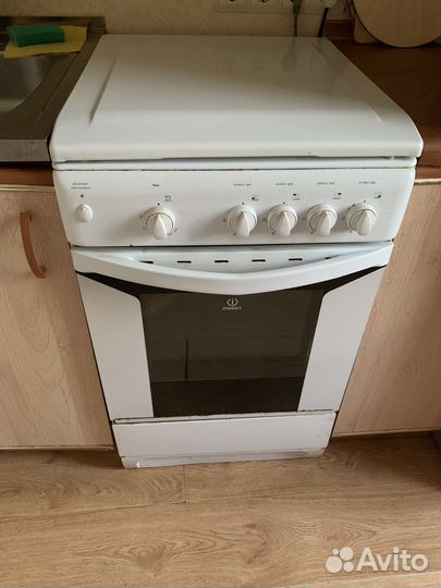 Газовая плита б/у Indesit, 4 конфорки