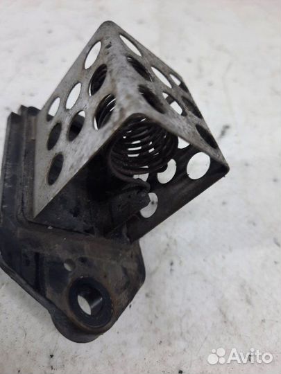 Сопротивление вентилятора охлаждения Peugeot 206