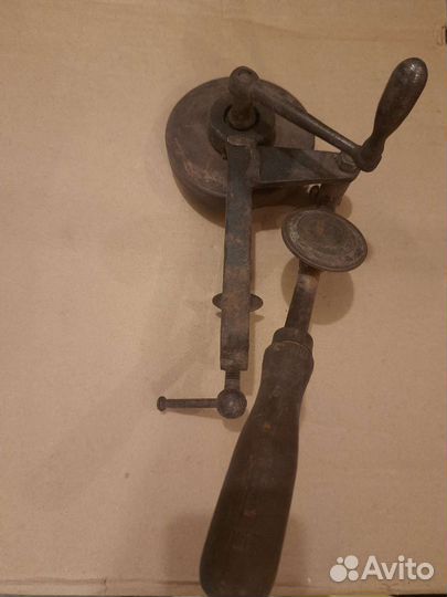 Машинка для открывания купорки, сохраняя крышки