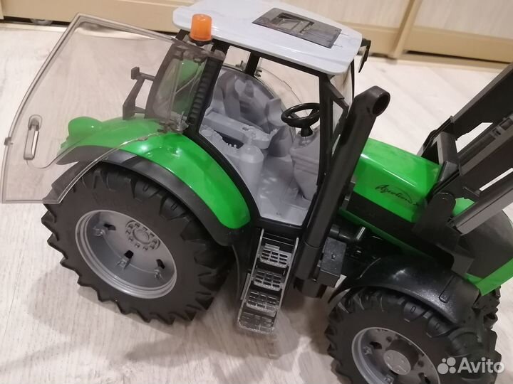 Трактор Bruder Deutz Agroton