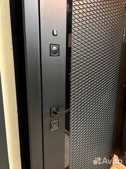 Входная дверь