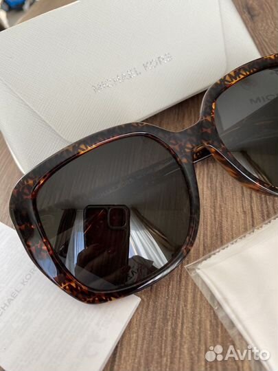 Солнцезащитные очки michael kors manhasset