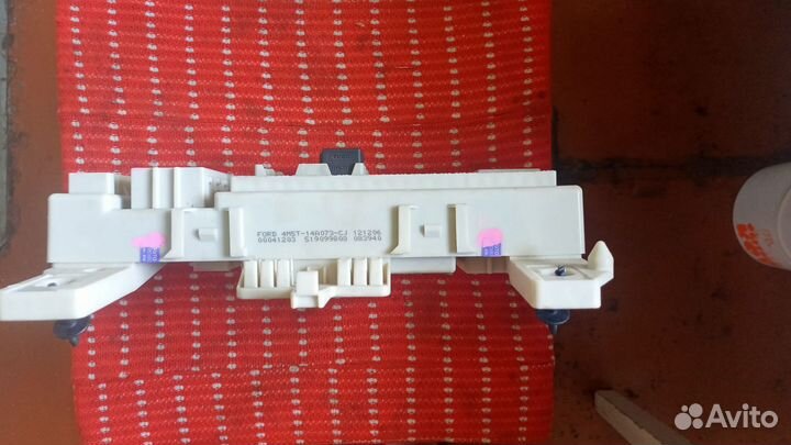 Блок предохранителей салонный Форд Фокус