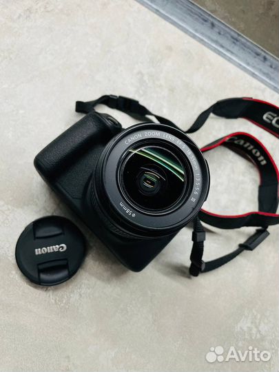 Зеркальный фотоаппарат Canon EOS 2000d