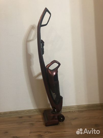 Аккумуляторный пылесос - швабра