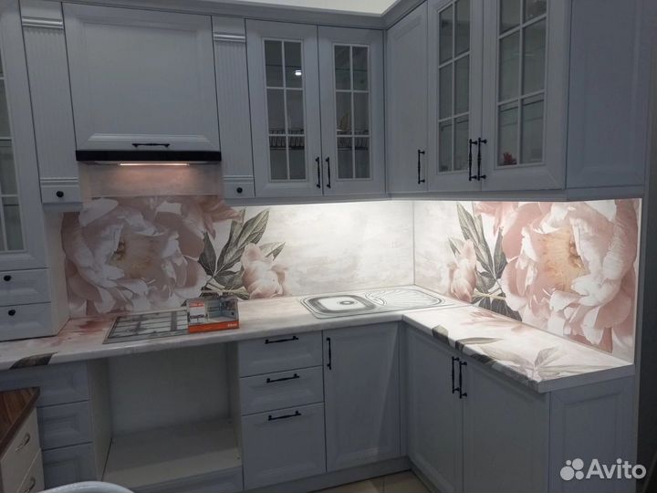 Кухонный гарнитур выставочный образец