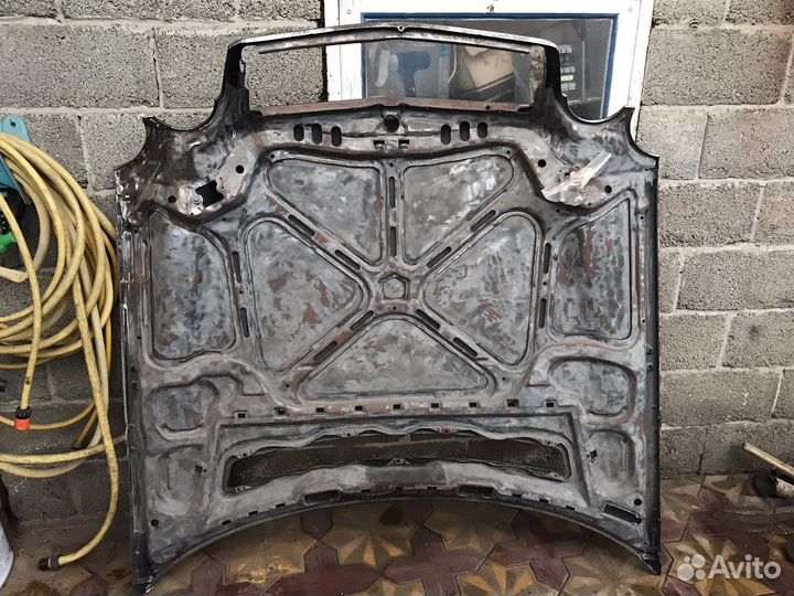 Капот на мерседес 210 до ресталенг