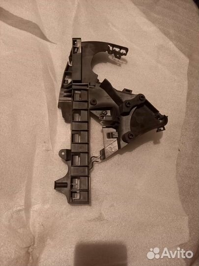 Кронштейн замка двери передней левой volvo s40/v50