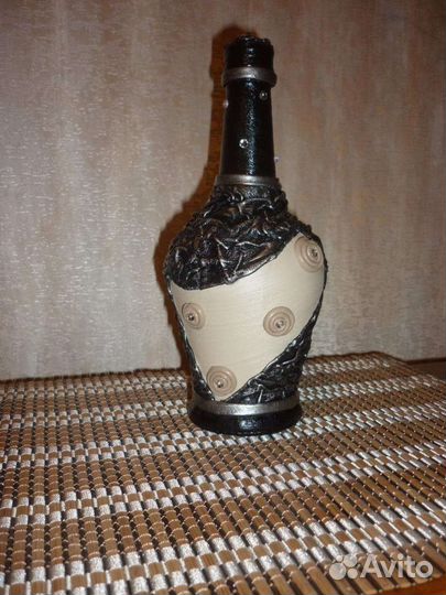 Бутылка декорированная кожей