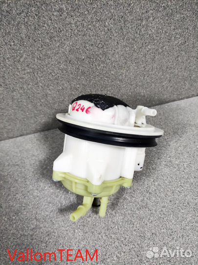 Лот Q246 Датчик уровня топлива Audi Q7