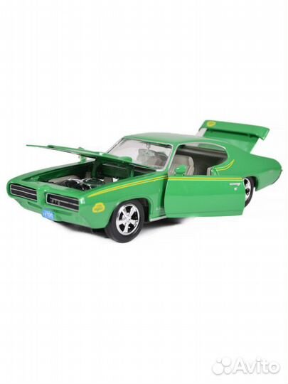 Модель 1:24 Motormax Pontiac GTO Judge 1969