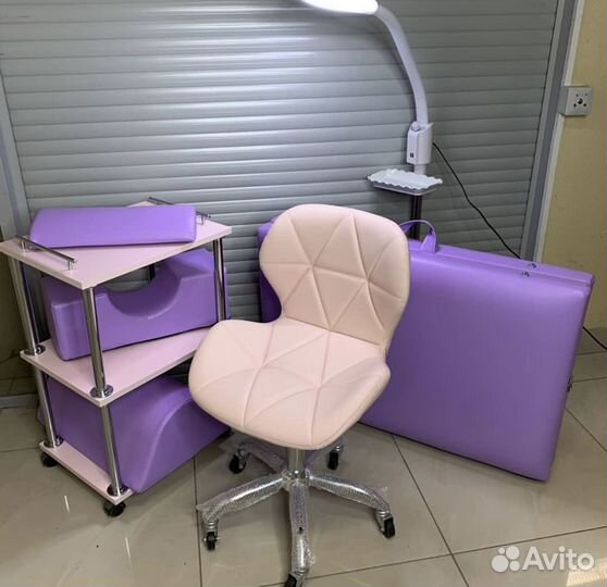 Кушетка.подушечки простыни все в наличии