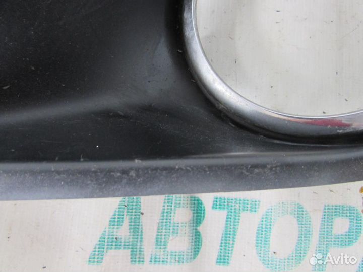 Рамка противотуманной фары правой для Peugeot 200