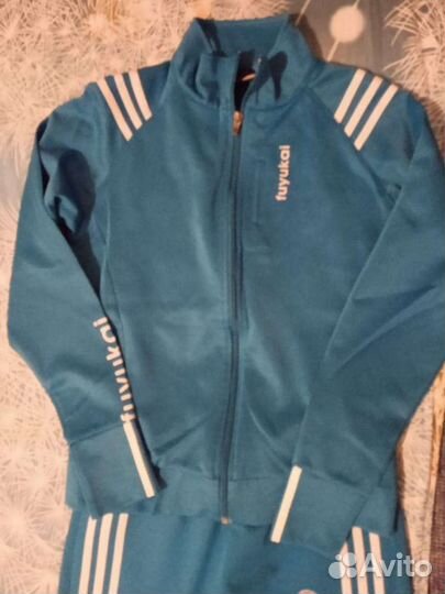 Продам спортивный костюм