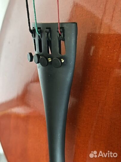 Виолончель со смычком