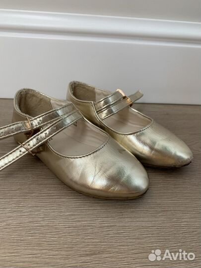 Туфли для девочки праздничные