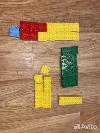 Детальки от конструктора