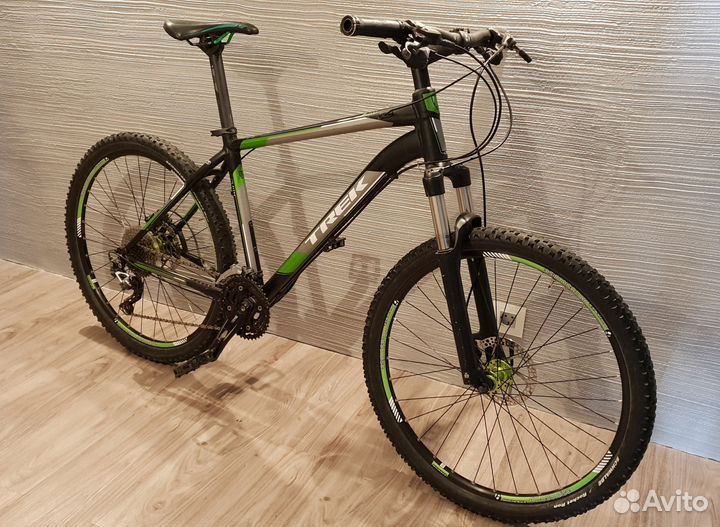 Trek 4700 best sale disc 2013