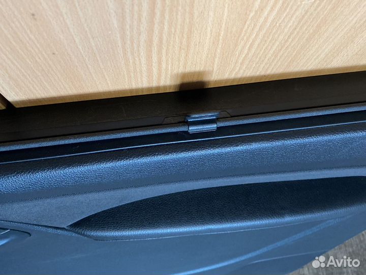 Volkswagen sharan 7N задняя правая обшивка двери