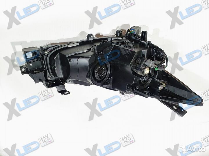 Фара правая левая Mazda 3 BM 2016 галоген